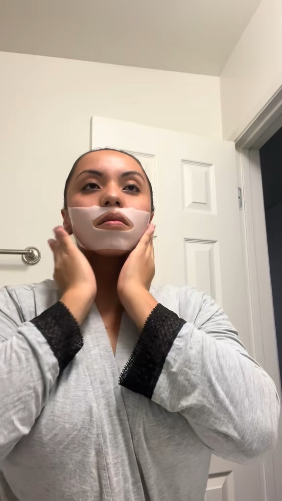 Probando la mascarilla de @Biodance  que todas están recomendando 👀✨
¿Vale la pena? Aquí te cuento…
➡️ Producto y links directos en mi perfil de LTK


#LTKBeauty