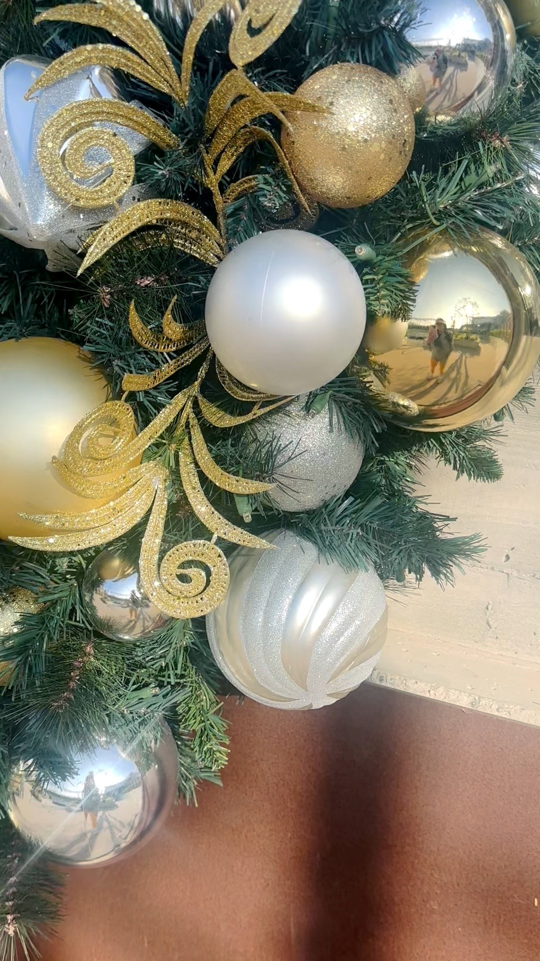 Welcoming the season with a touch of timeless charm 🌿✨
#wreath #holidaydecor #festivevibes #seasonalstyle #homeaccents #natureinspired

#LTKGiftGuide #LTKHoliday #LTKHome