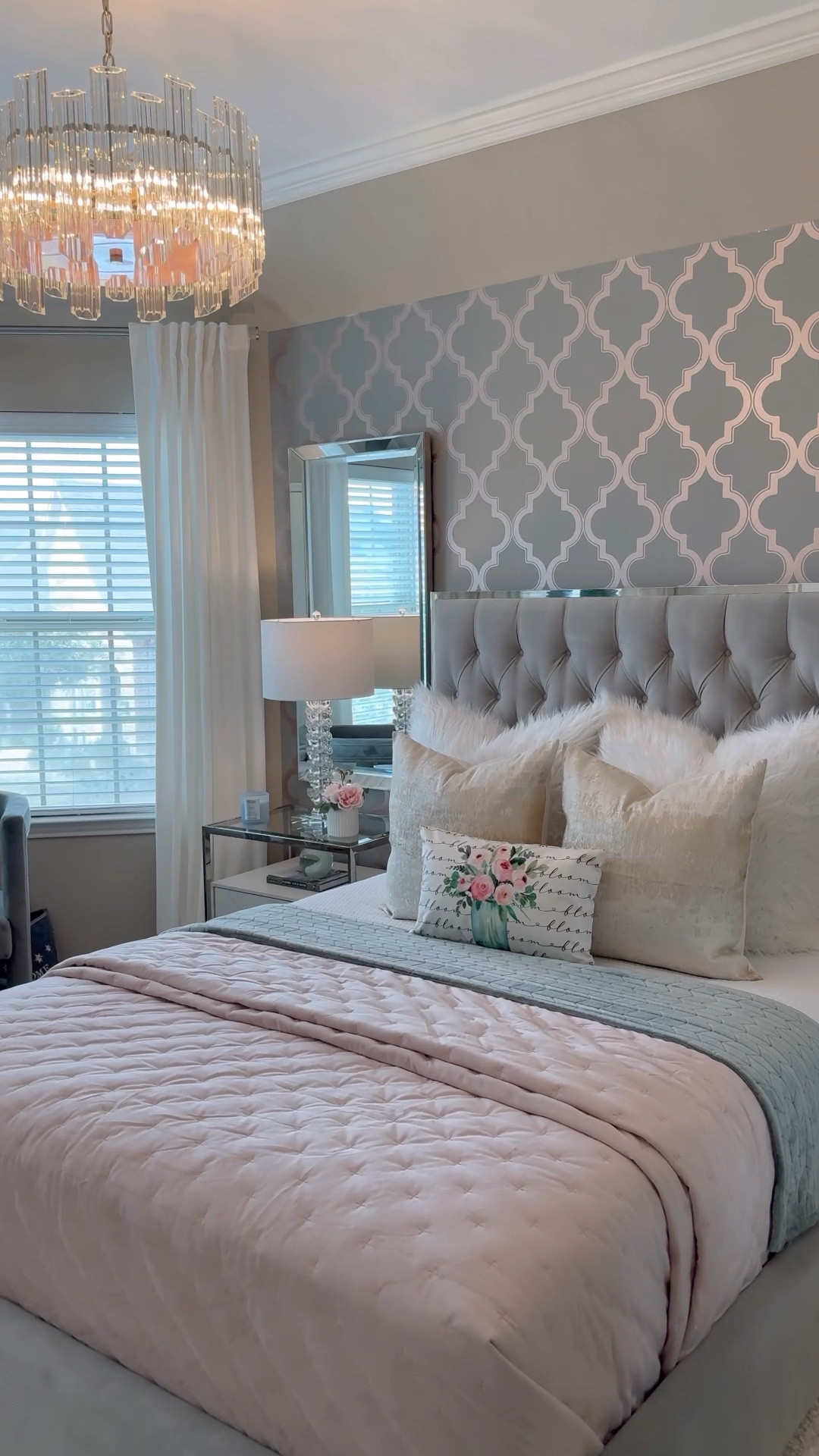 Pastel me please! Let the Spring decorating begin! #walmartpartner Created the perfect spring vibes in this room, with some beautiful new pieces from @walmart. Looking for spruce up for home for the new season? Walmart got you! #walmarthome 