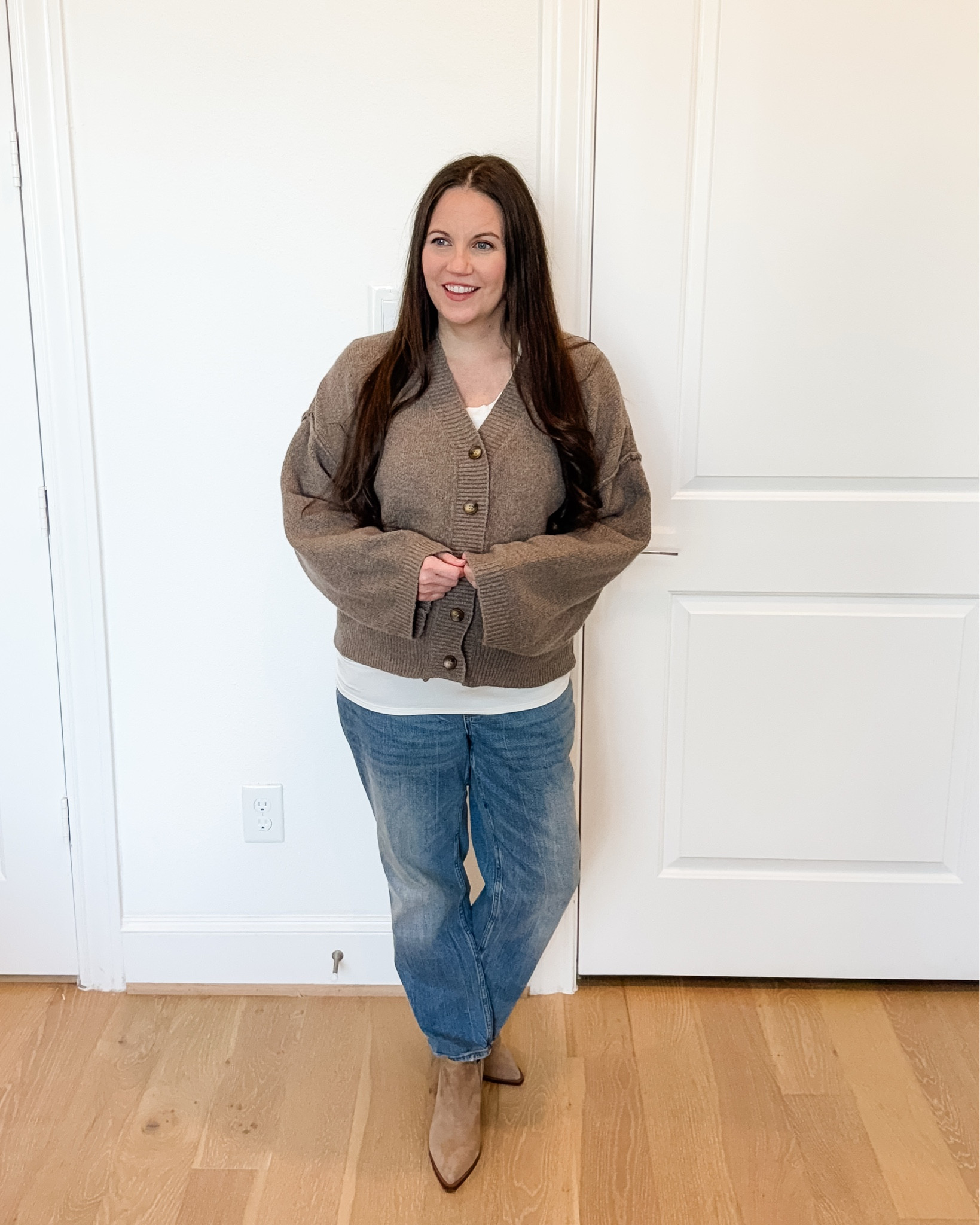 If you’re building your fall outfit and winter outfit wardrobe, this neutral look is such an easy staple. I layered a light brown cardigan sweater over my favorite straight leg ankle jeans and added light brown booties for a soft, classic finish. These pieces also pair beautifully with tan boots if you want a little more contrast.
This has been one of my most-worn maternity outfits lately—simple, comfy, and so easy to recreate. Perfect for your winter lookbook, fall and winter lookbook, and everyday winter street style.
The perfect casual outfit for busy days.


#LTKBump #LTKSeasonal #LTKOver40