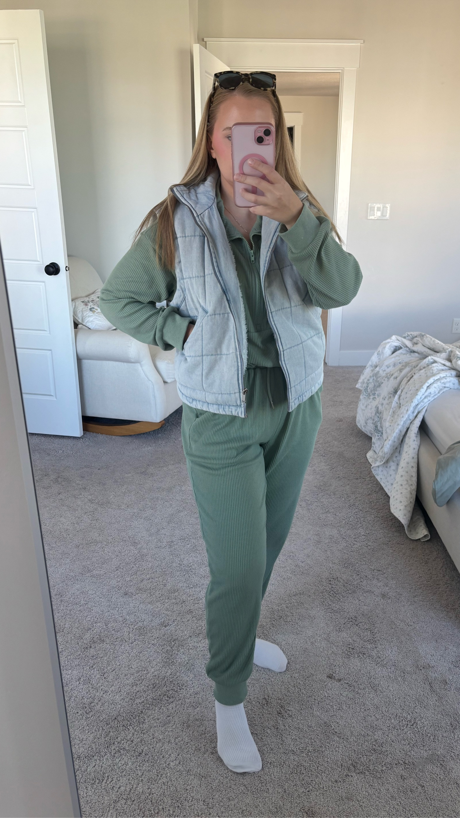 This vest 😮‍💨

#LTKFindsUnder50 #LTKSeasonal #LTKFindsUnder100