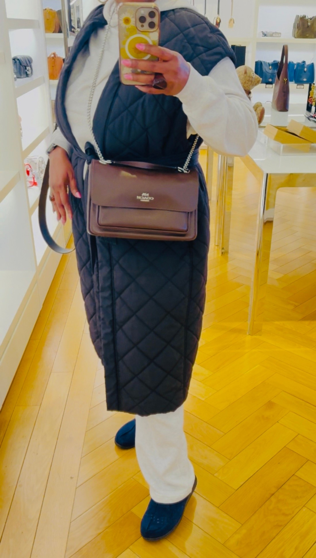 I absolutely love when bags are versatile. This bag can be worn as a shoulder and crossbody styles and it’s great for everyday on the go. Would be such a great idea for the holiday gifting season! Oh and it comes in an about 7 other colors and a suede one just dropped! 

#LTKbag #LTKstyletip