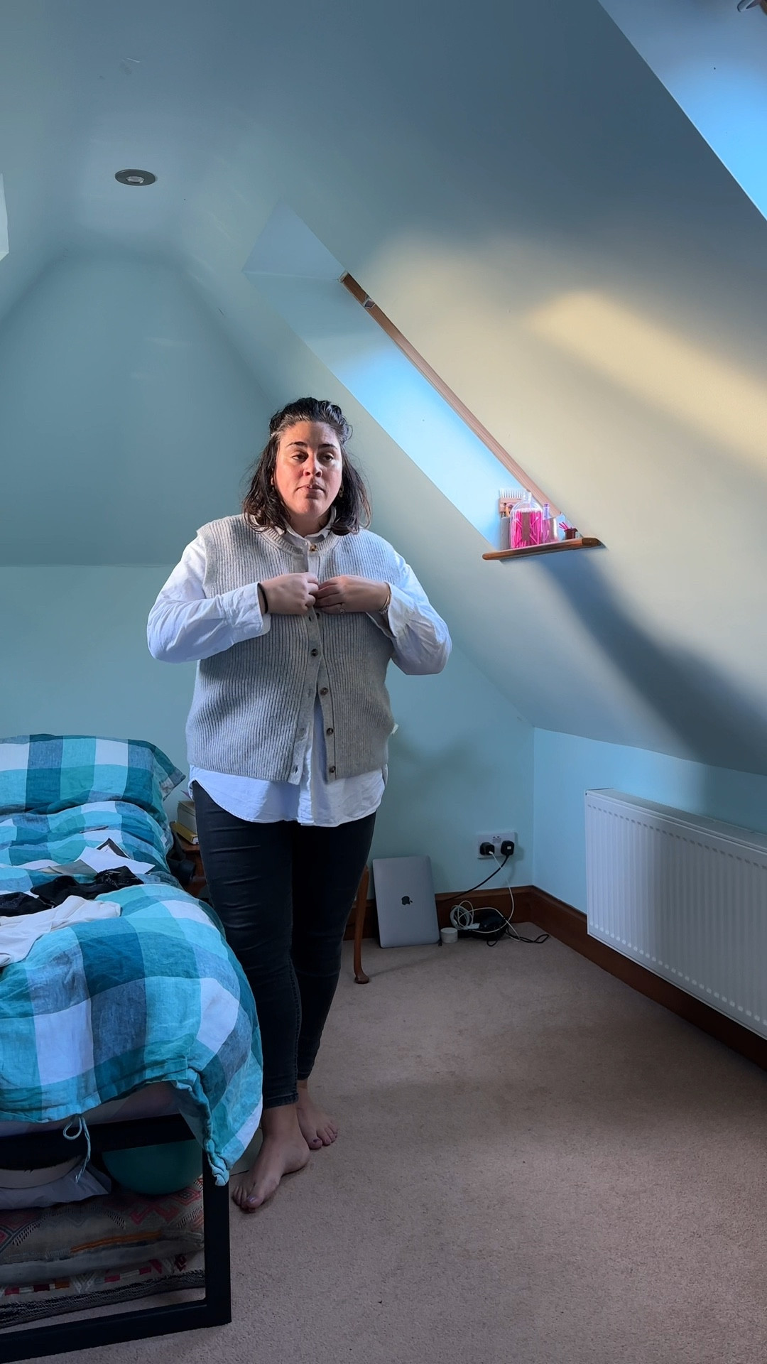 30 Winter Plus size Outfits Day 8:

H&M classic white shirt size xl // Marks & Spencer’s per una skinny black jeans size 16short // Marks &Spencer’s grey waistcoat size l

#LTKplussize #LTKmidsize #LTKwinter