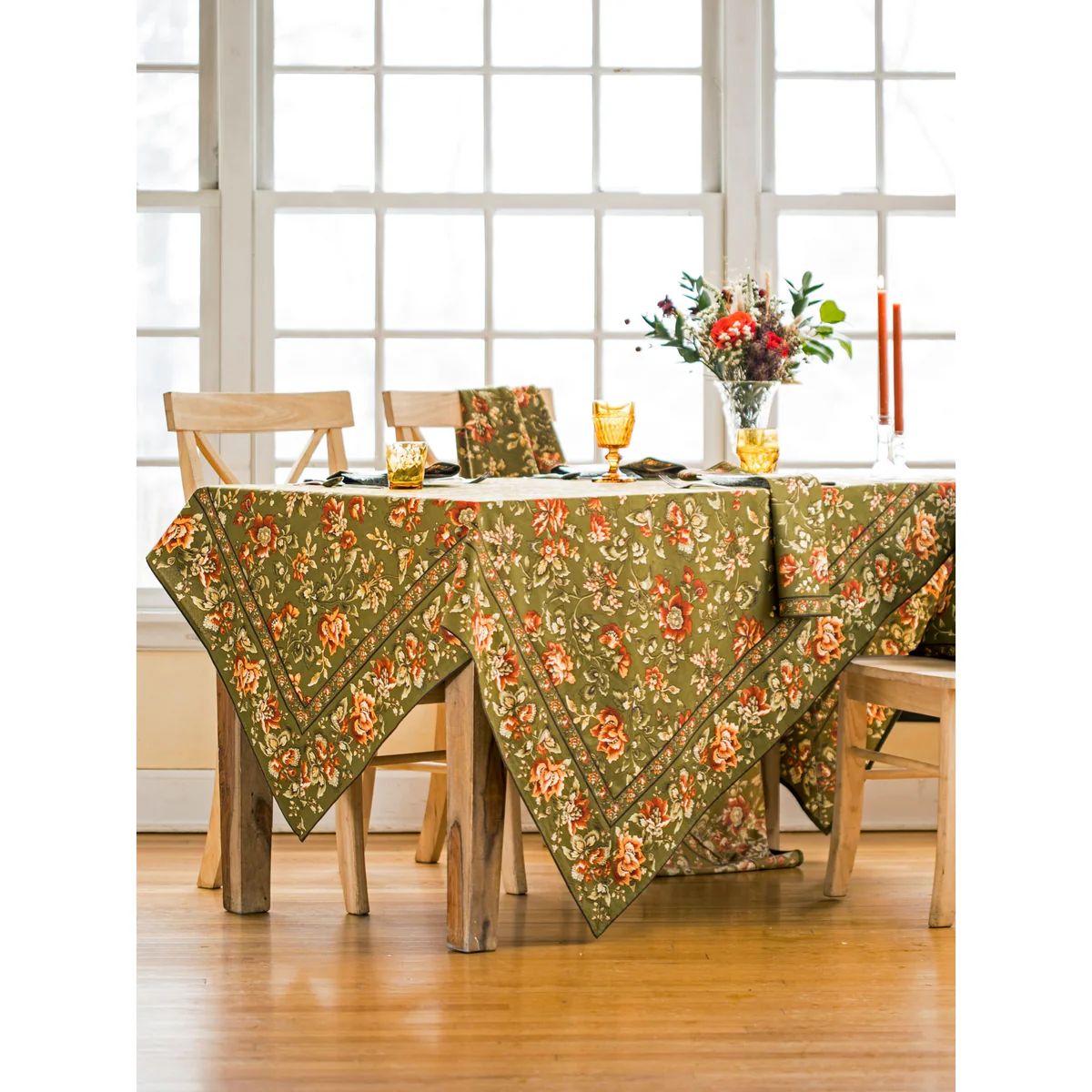 Concerto Tablecloth (2 sizes) | Teggy French
