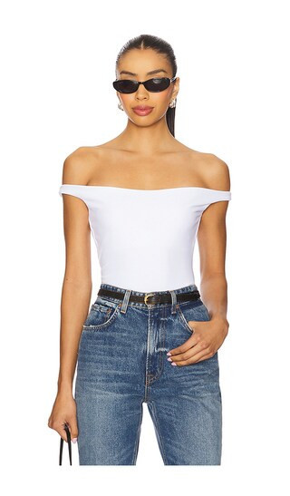 Susana Monaco Off Shoulder Top in White. - size XS | Revolve Clothing (Global)