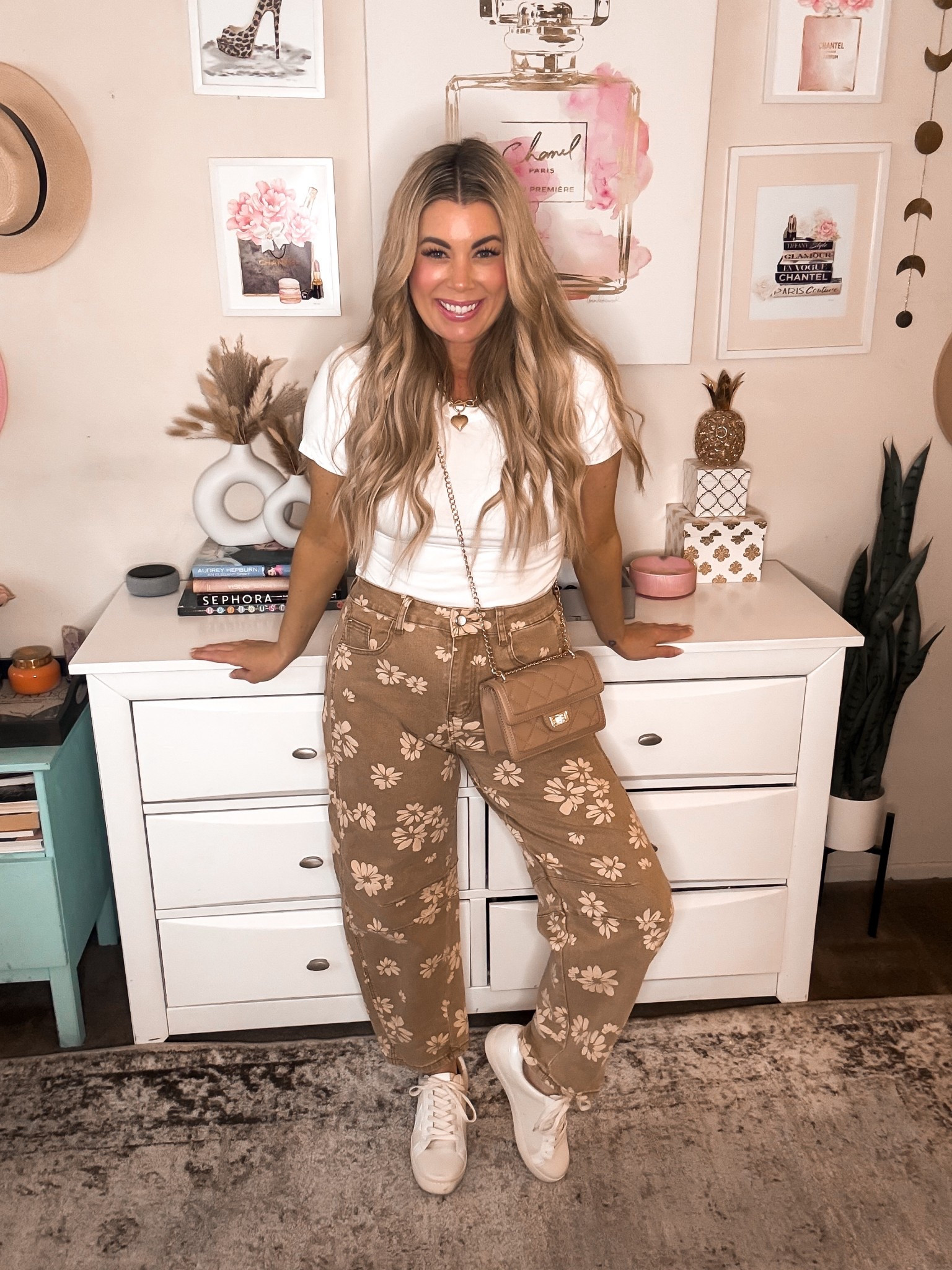 Neutral tones + feminine florals = the easiest everyday outfit 💕
These printed jeans are such a fun statement piece, but still super wearable with a simple white tee, sneakers, and a cute crossbody. Comfy, flattering, and perfect for running errands or a casual lunch date. Everything linked in my LTK!



#LTKOver40 #LTKootd #LTKdayinmylife