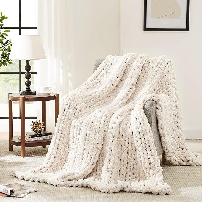 L'AGRATY Chunky Knit Blanket Throw,Soft Chenille Yarn Throw 50x60，Handmade Thick Cable Knit Cro... | Amazon (US)