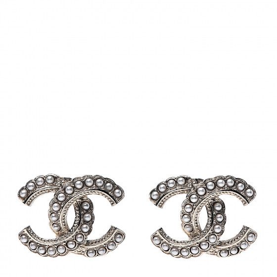 CHANEL

Pearl Queen of France CC Earrings Gold


27 | Fashionphile