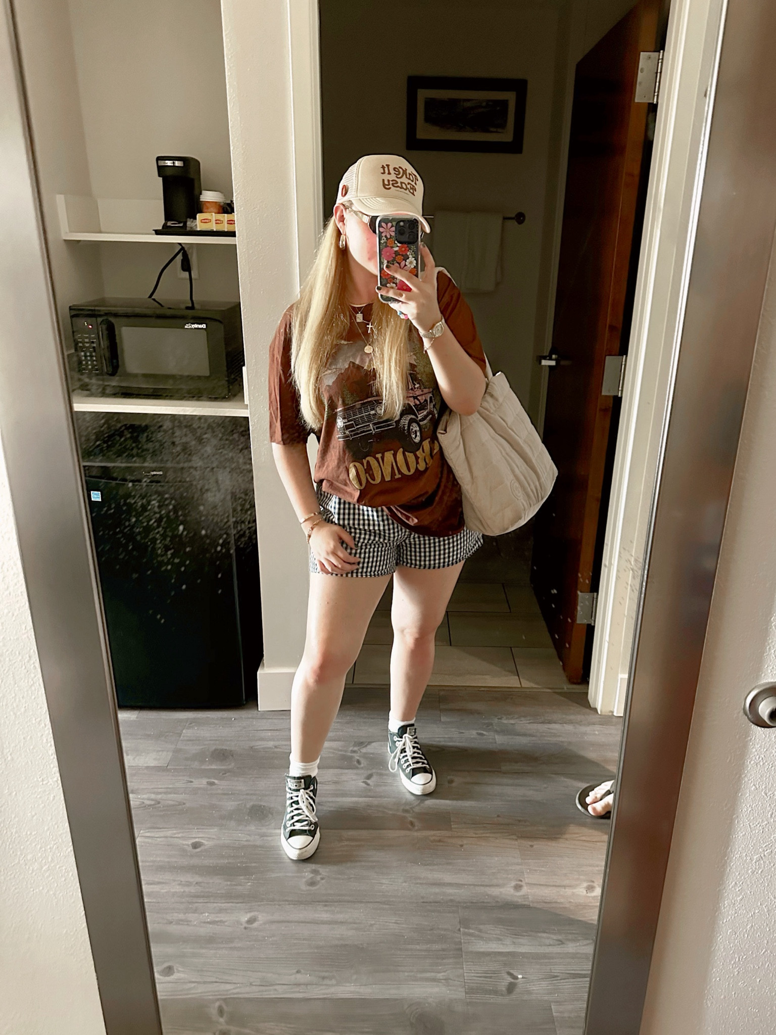 the boxer shorts trend + my graphic tee obsession continues 🍒



🏷️: boxer shorts, boxer shorts, old navy shorts, summer shorts, graphic tee, bronco tee, graphic tees, oversized tees, trucker hat, trucker hats, converse, tote bag 

#LTKSaleAlert #LTKFindsUnder50 #LTKStyleTip