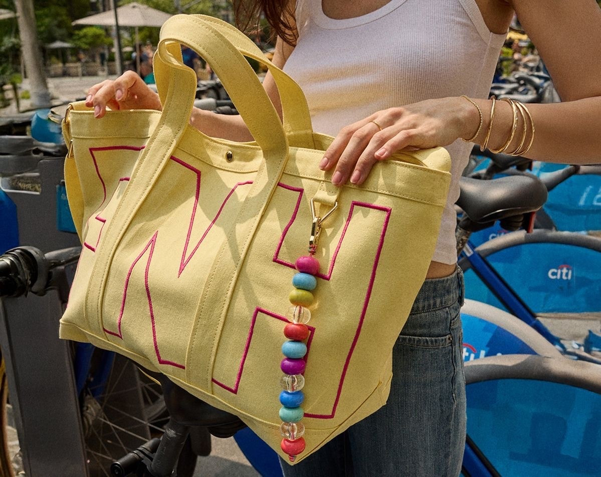 Trending tote bag. How CUTE!! #totebag #summerbag #trendingbag 

#LTKootd #LTKU #LTKSaleAlert