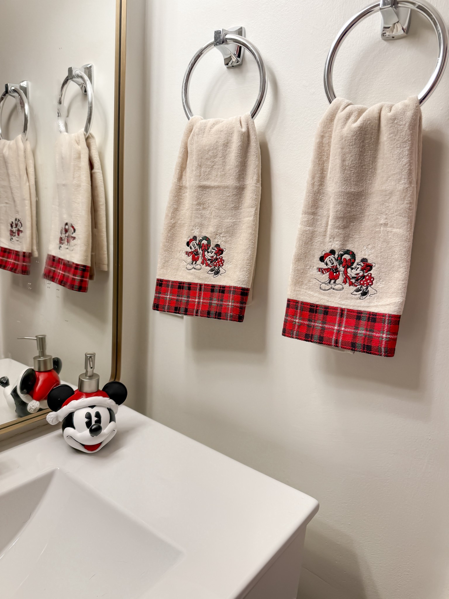 KOHLS x DISNEY Christmas decor has arrived 🎄

#LTKFindsUnder50 #LTKHoliday #LTKSaleAlert