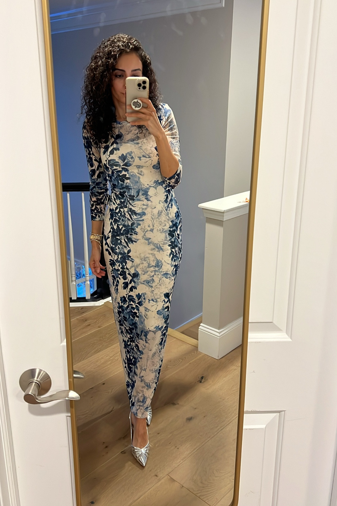 Such a pretty dress! Lots of details and transitions to seasons with layering pieces like a blazer, long coat, biker jacket etc.