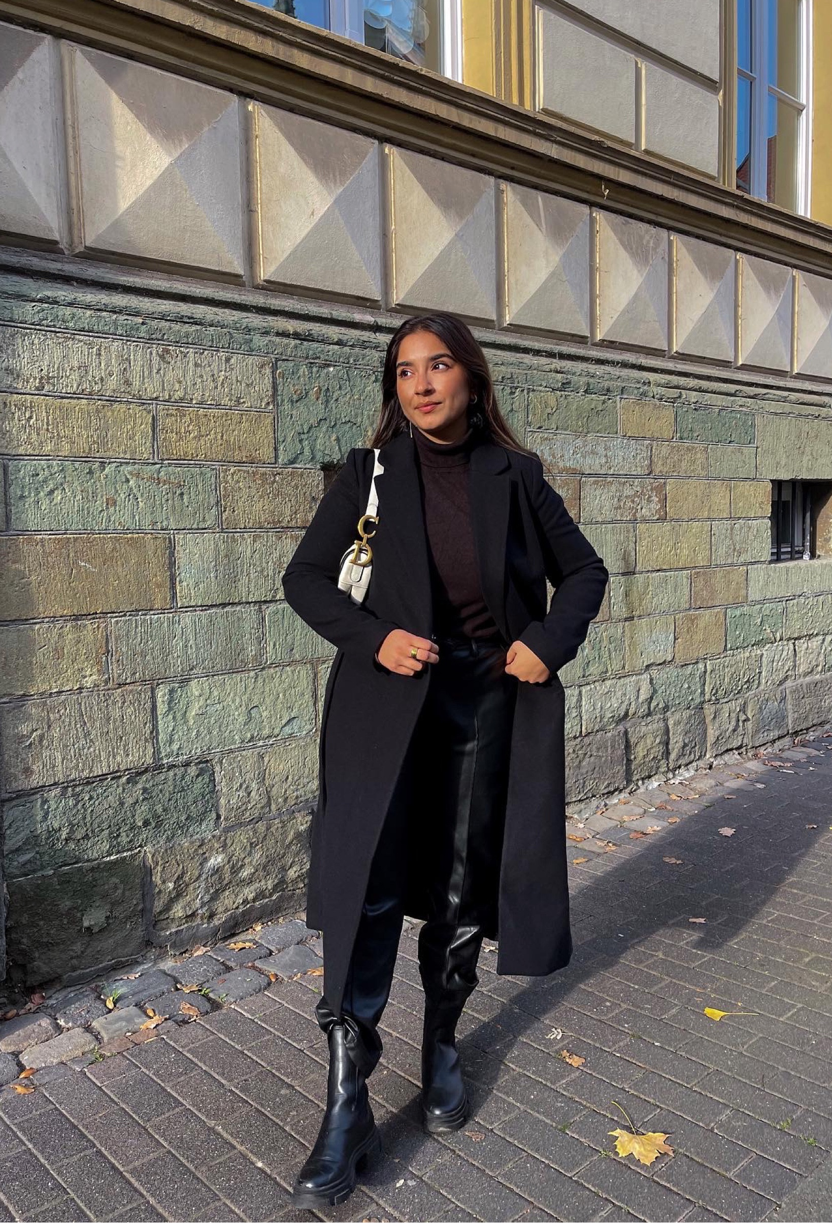 Black Coat & Boots #outfit #outfitinspo #winteroutfit #fashioninspo #mantel 

#LTKstyletip #LTKSeasonal #LTKeurope