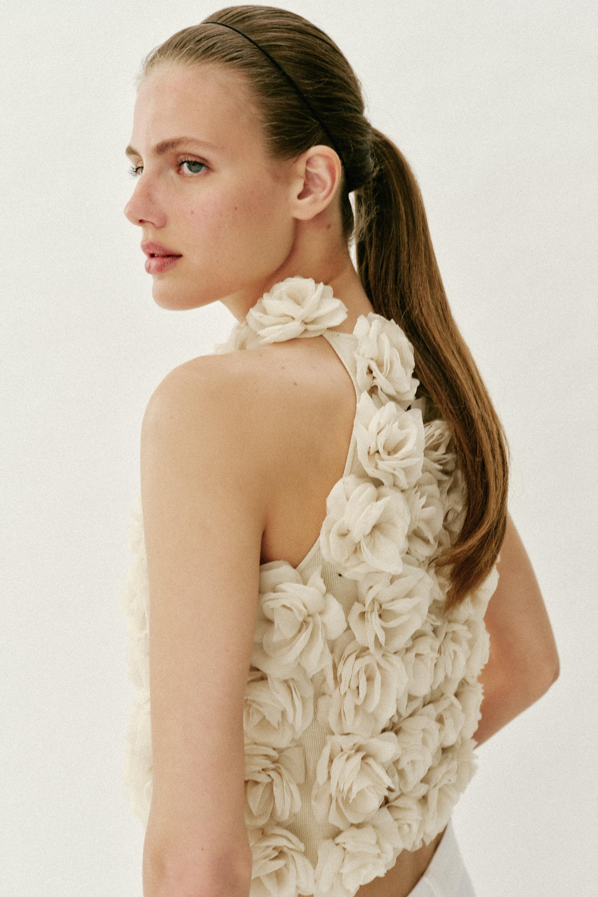 FLORAL TEXTURED KNIT HALTER TOP | Zara UK