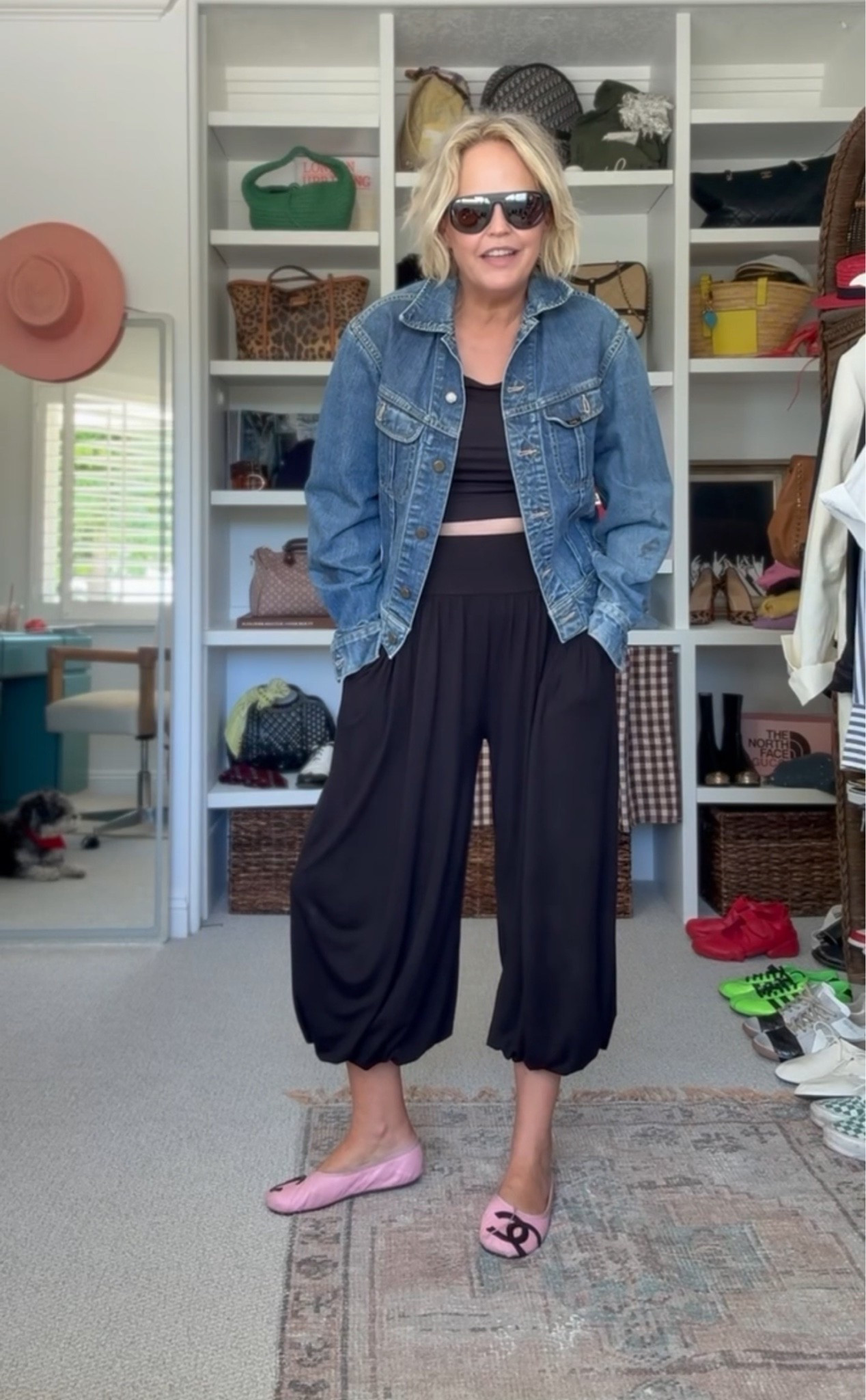 Who says you can’t be comfy AND cute?! (loveee these pants)