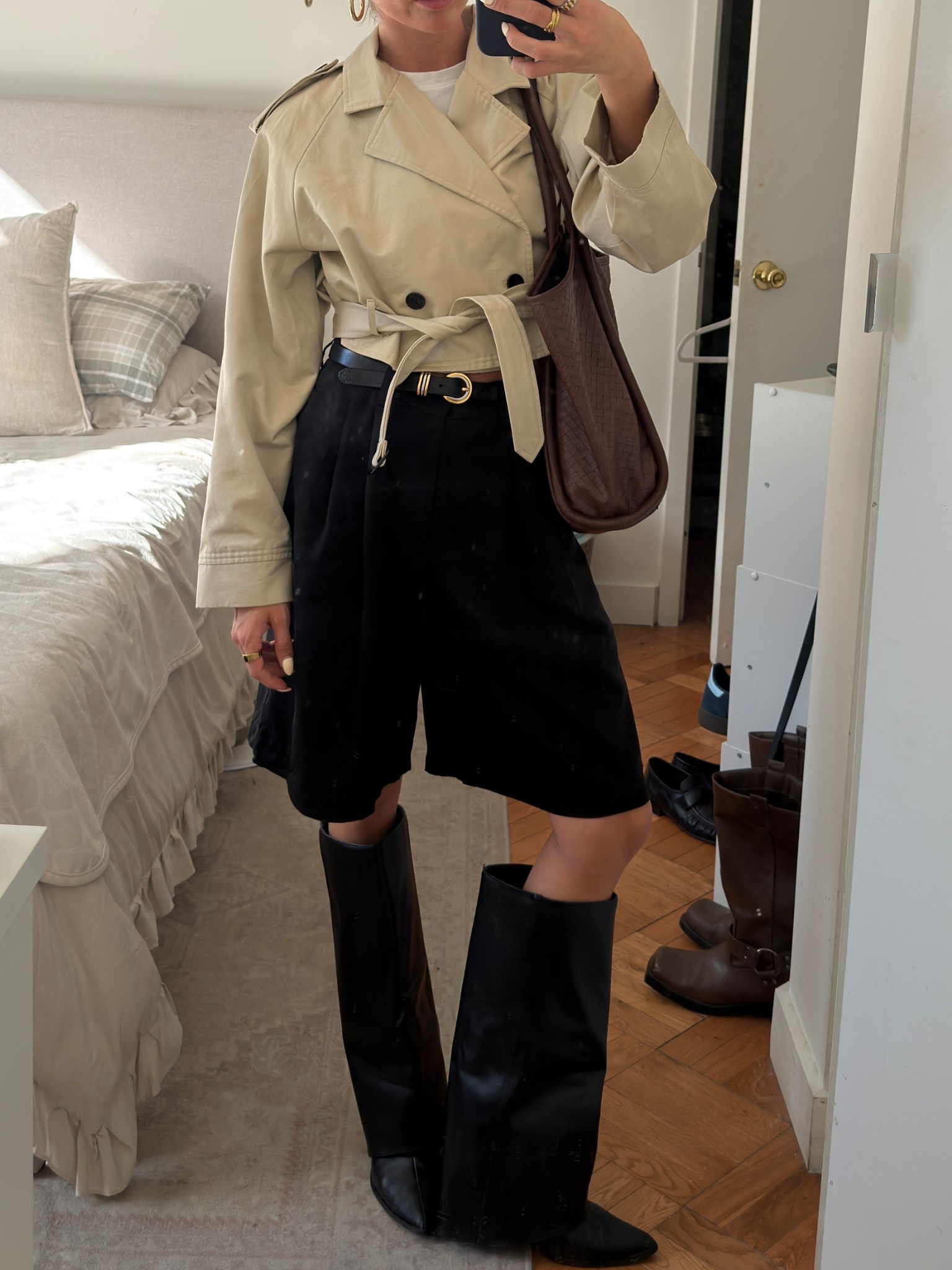 ootd 
Trench from Vamp
Boots from white fox