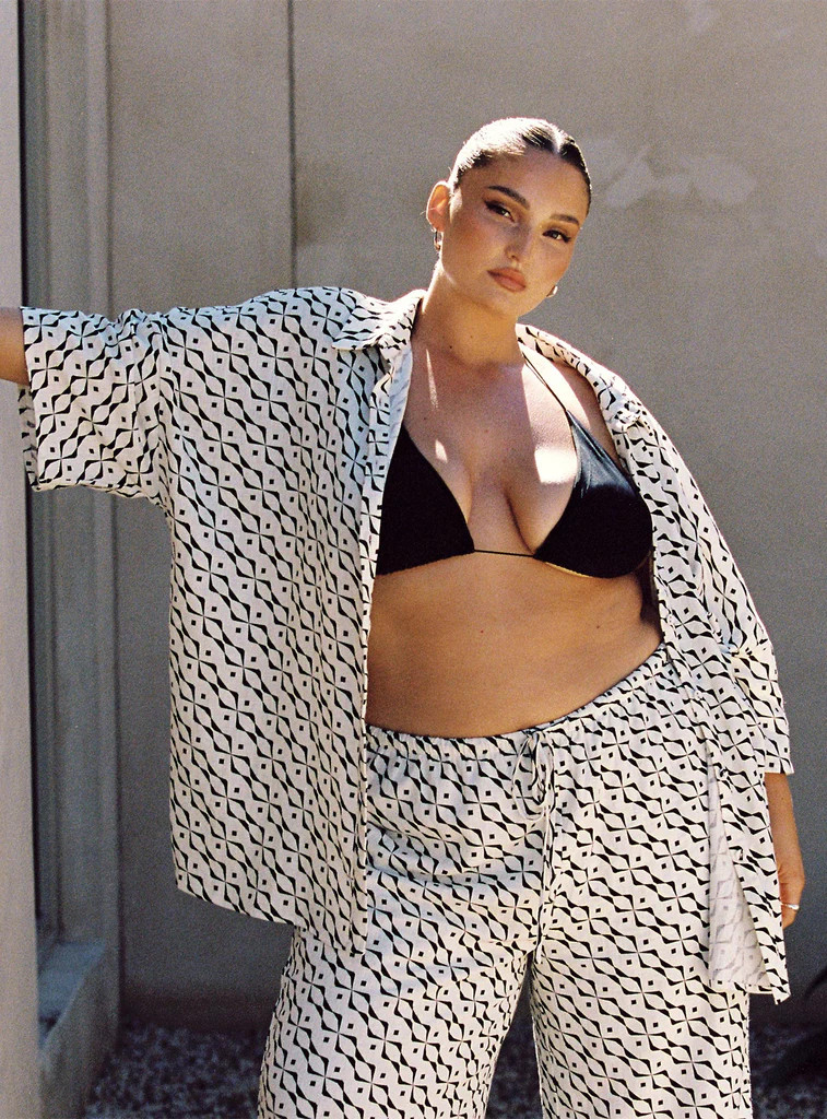 Guava Linen Blend Shirt Black / White Curve | Princess Polly US