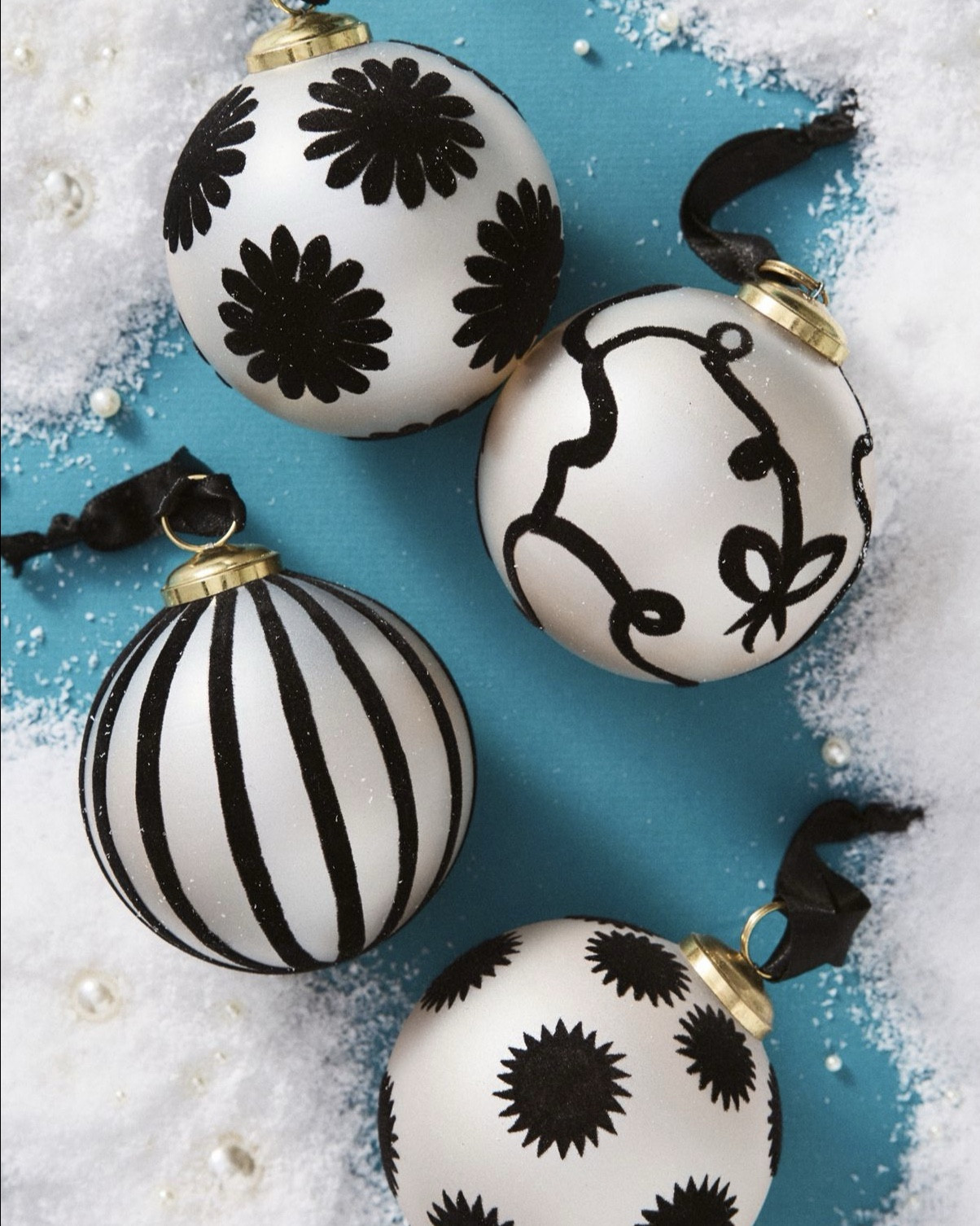 Obsessed with these ornament sets at Anthropologie right now and they’re currently on sale!! Which is your favorite? 

Holidays | Christmas | Christmas Decor | Holiday Decor | Aesthetic Home

#LTKSaleAlert #LTKHome #LTKHoliday