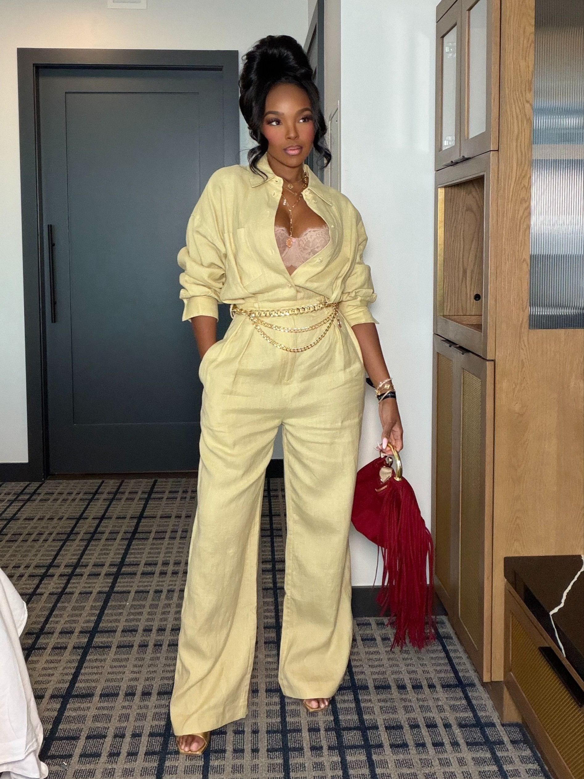 ✨ Day 1 at LTK Con ✨

Serving elevated neutrals with a little pop of red ❤️‍🔥 The perfect mix of effortless, chic + just enough statement to make the look feel special. #linenlook

#LTKCon #LTKCon #LTKootd #LTKU
