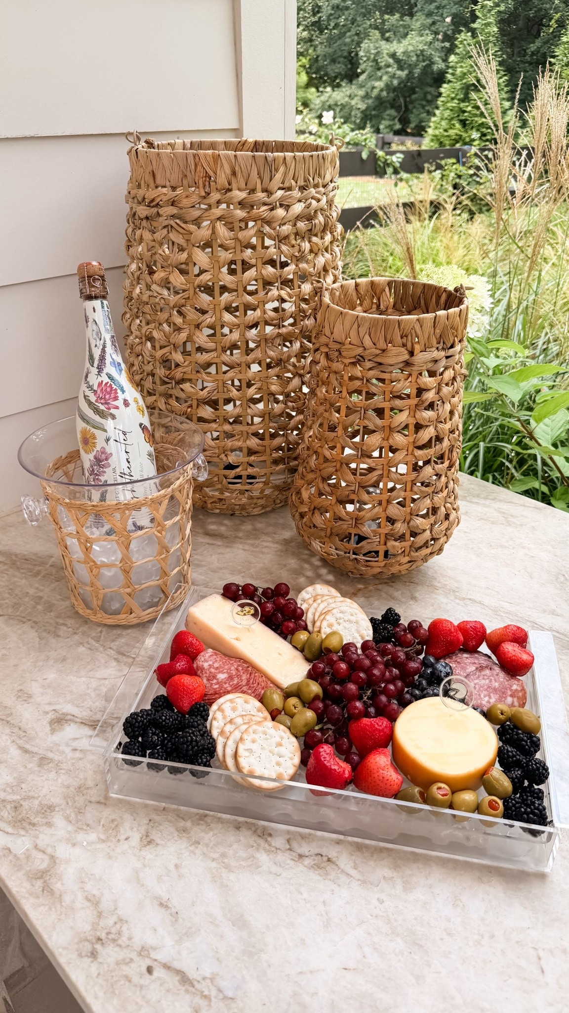 Adorable summer charcuterie setup

#LTKHome #LTKfoodie #LTKSeasonal