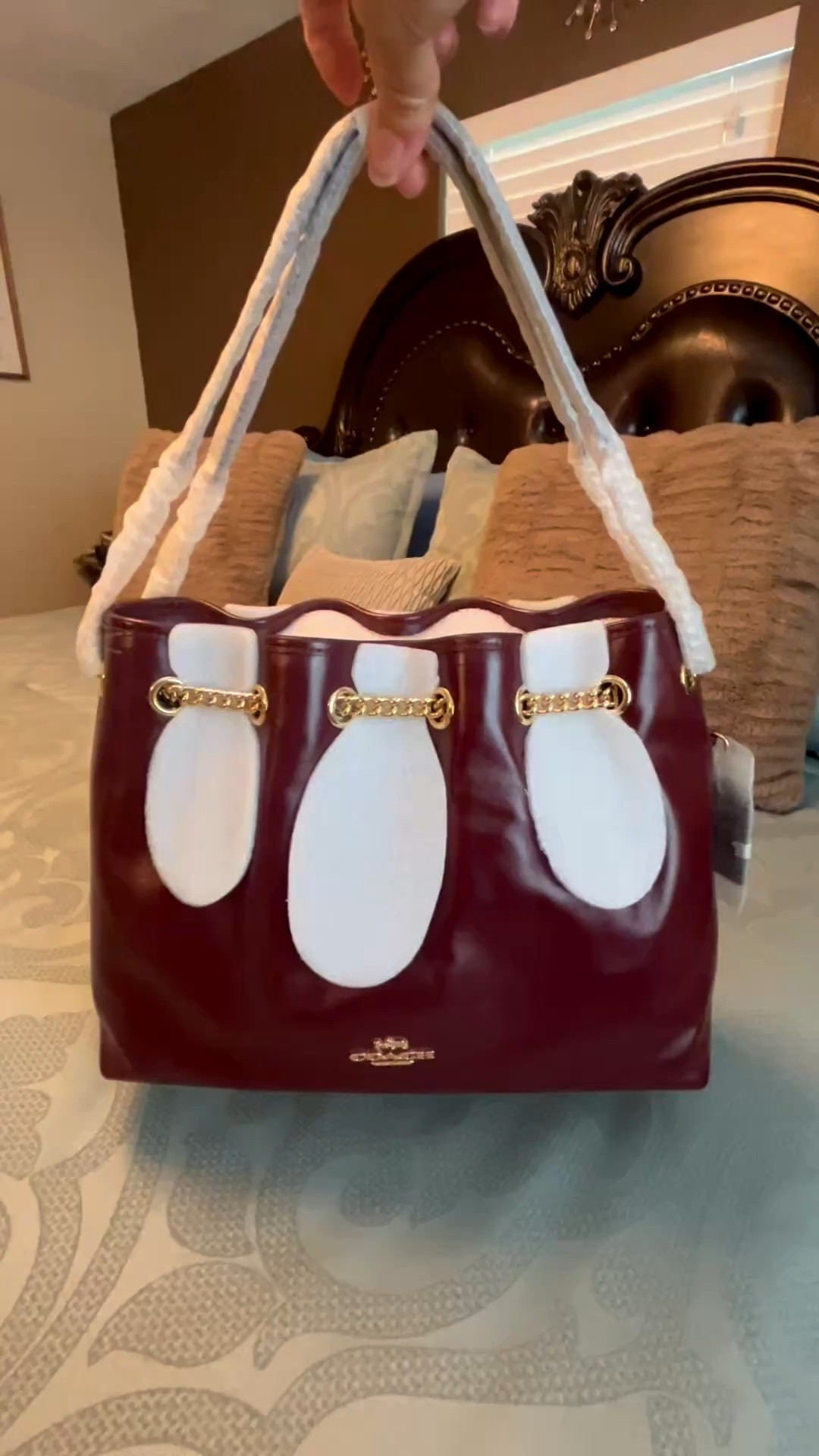 She’s giving luxury… without saying a word. #ltk

#LTKvlog #LTKSaleAlert