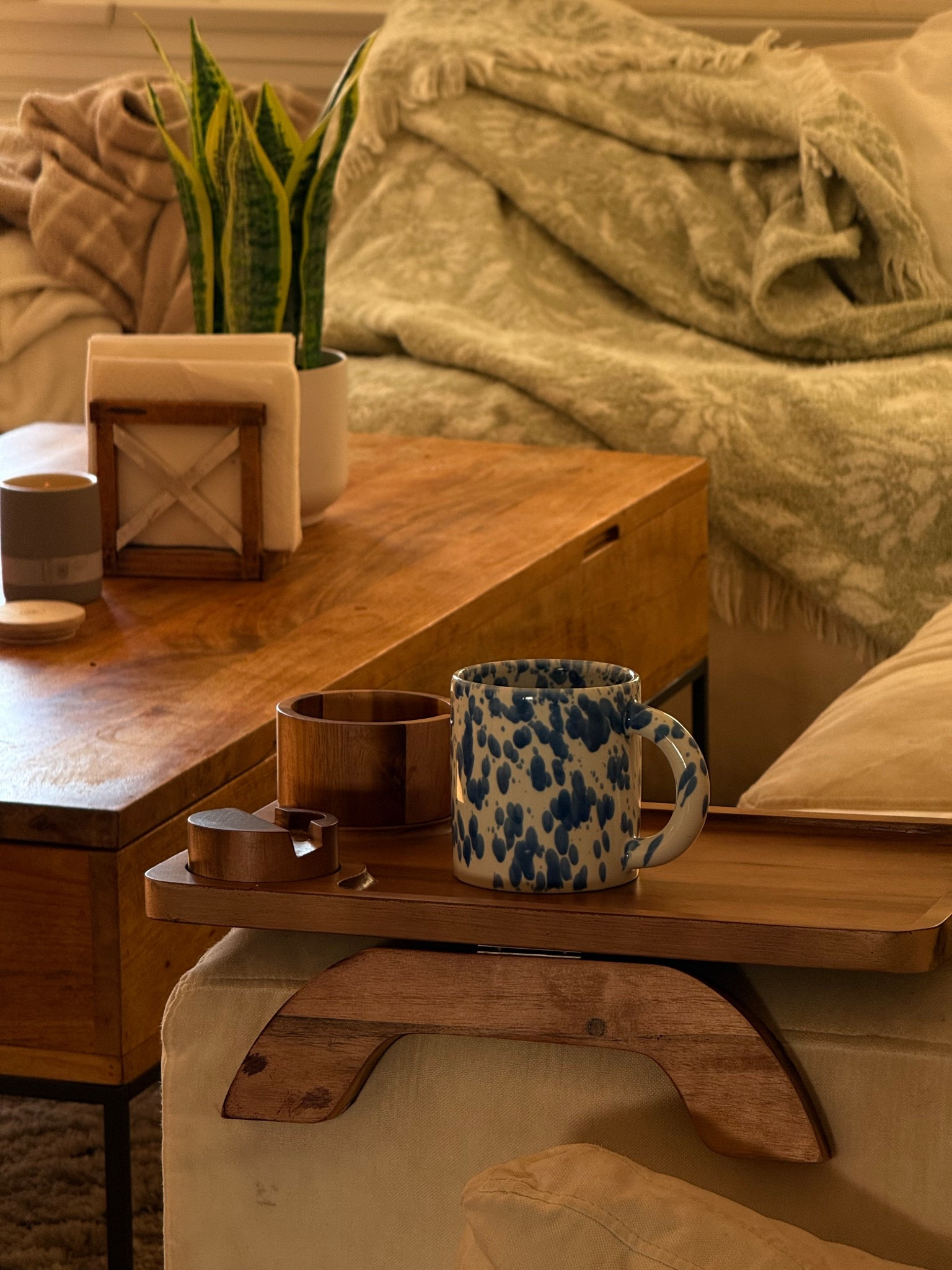the cutest side coffee tables!! They fit on any couch😍😍😍😍 and my fave $5 mug that has lasted forever💤