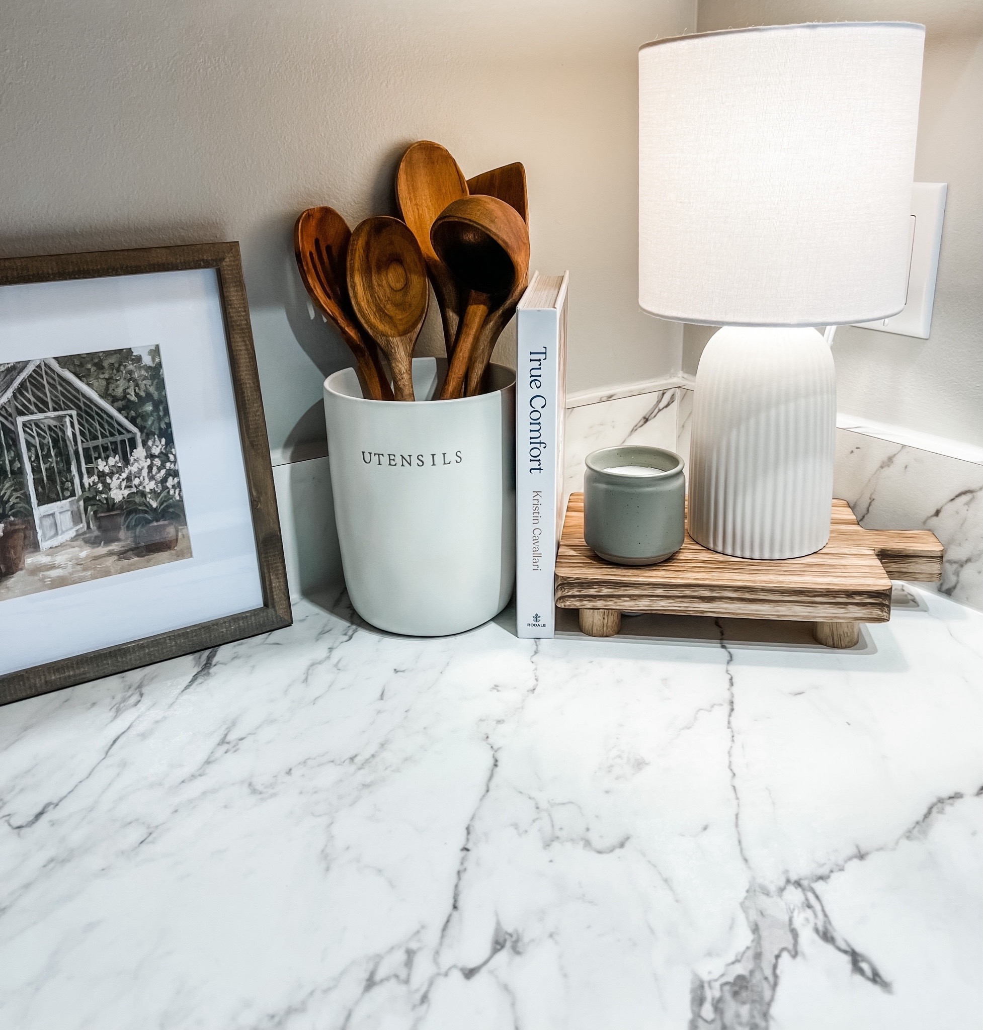 Modern organic minimalist kitchen corner

Utensil holder, wood stand riser, small table lamp, kitchen decor, kitchen styling, natural decor 


#LTKhome #LTKMostLoved #LTKstyletip
