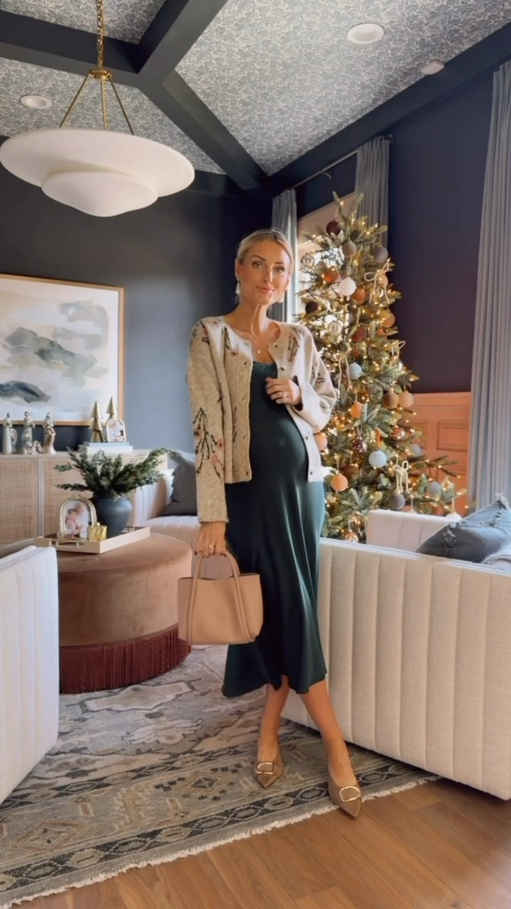 If you’re looking for a cardigan to wear with your holiday dresses, this one is for you! Wearing XS. Use my code LOVERLY30 for 30% off!

Loverly Grey, Anthropologie, sale alert, holiday outfit, floral cardigan, Christmas outfit 

#LTKGiftGuide #LTKSeasonal #LTKHoliday