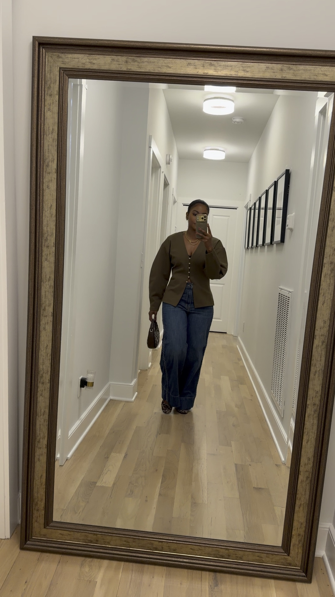 top: M
Jeans: 8
 

 #LTKootd #LTKMidsize