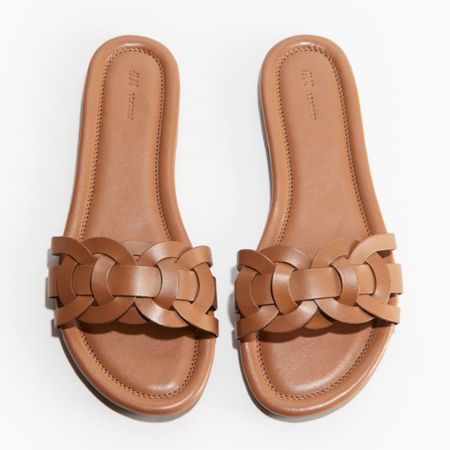 Camel leather slide sandals 

#LTKshoecrush #LTKfindsunder50 #LTKstyletip