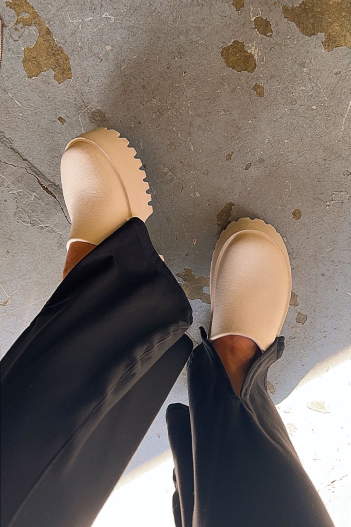 I’ve been needing a shoe that’s right in the middle of casual and dressy and I hit jackpot on these Jeffery Campbell dupes! And what’s even better is that they’re SO comfy!!