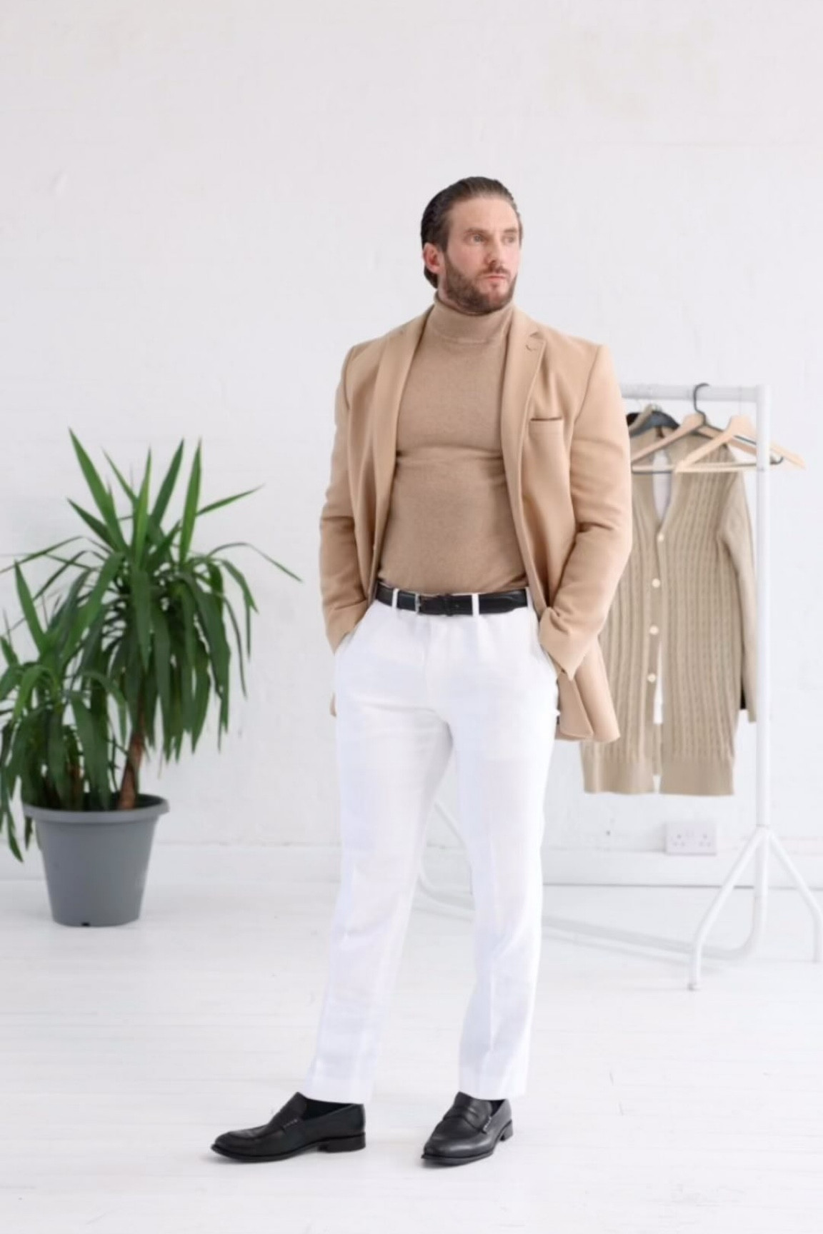 Back again with another autumn fit 🍂 and the roll necks are out and the coat rotation begins! Autumn is my favourite season for styling looks as you get to mix summer vibes with winter for those nice mid level warm cosy layered looks

#mensfashion #grwm #mensfashionpost #menstyle #menstylefashion #menstyleguide #menstyles #mensoutfit #mensoutfits #mensfashionstyle #mensfashionteam #mensfashionfix #mensfashionposting