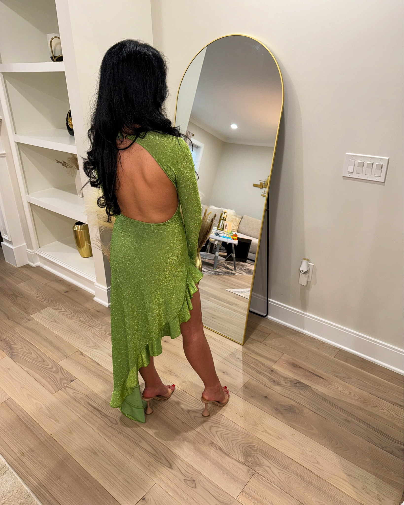 This dress is worth ordering now & waiting for 💚💚 Because this color is so versatile, you can wear this dress even until the end of fall! Wedding guest look, date night ensemble, or whichever event your heart so desires to rock this Rosalia dress, I can assure you, it won’t disappoint 🙌🏼