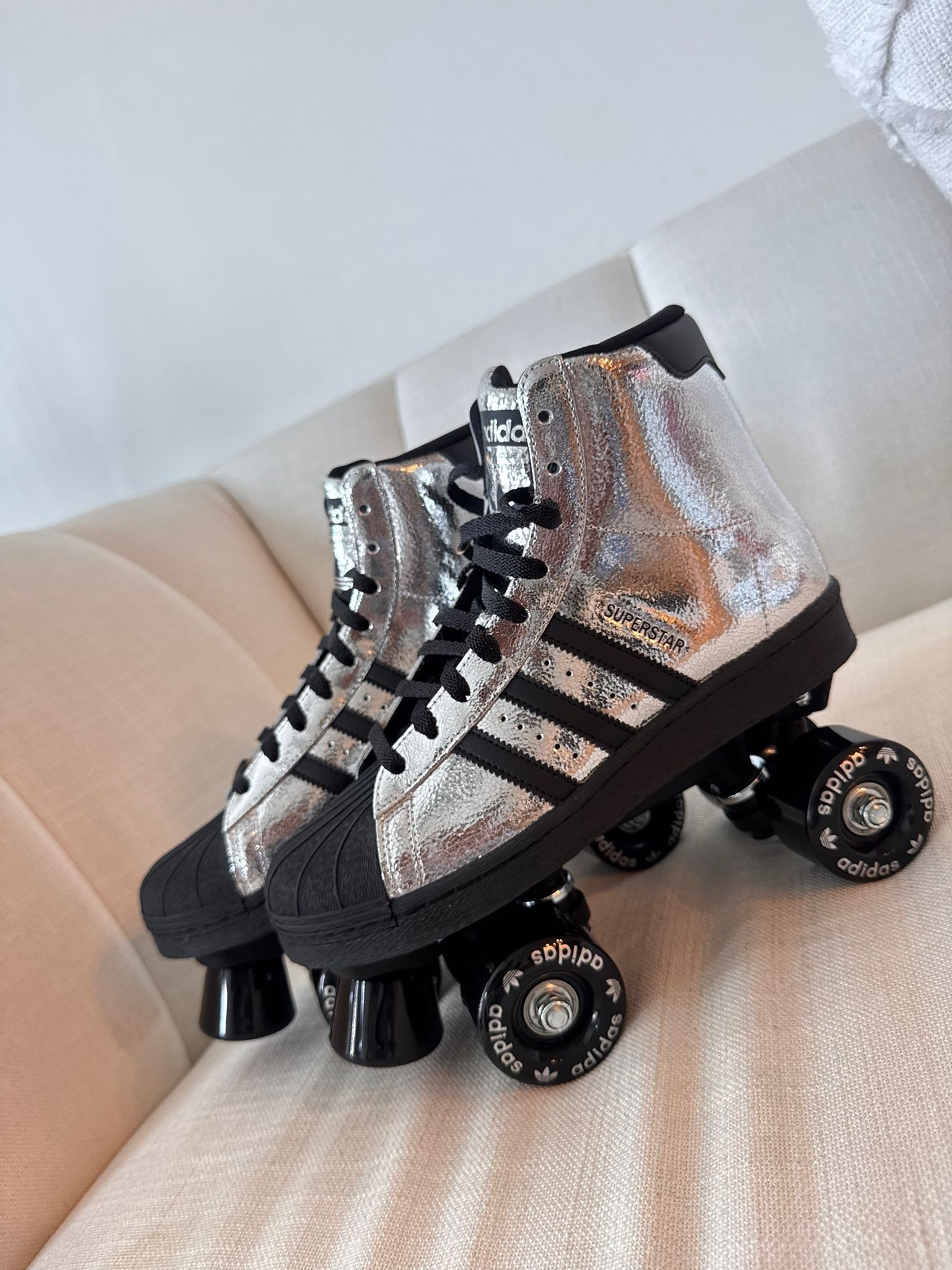 For sizing: I’m a true size 8 | they run a lil small | purchased size 7 1/2
.
.
.

#AdidasSkates #SkaterVibes #UnboxingReel #EverydaySkate #LaidBackStyle #AdidasOriginals #SkateFlow #RealOnesKnow

#LTKShoeCrush #LTKStyleTip #LTKOver40