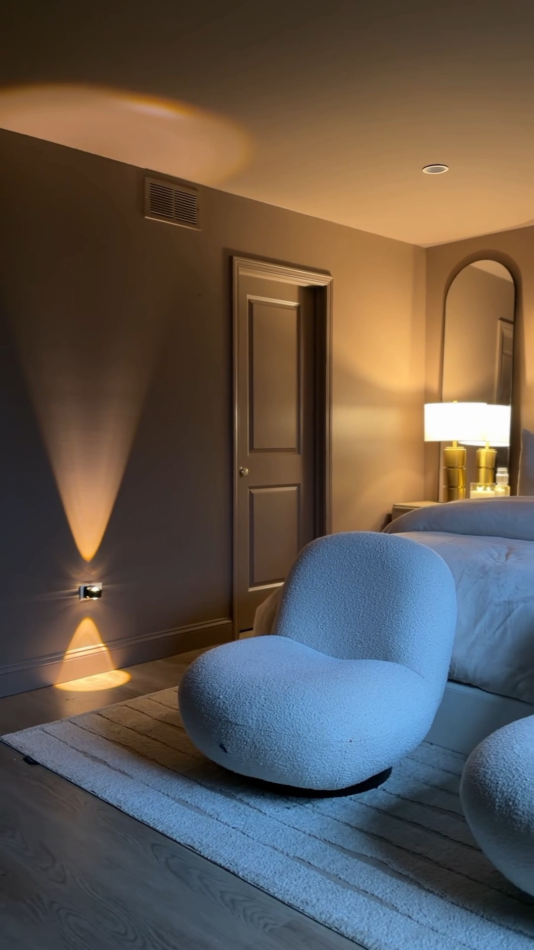 The little upgrade that makes a big difference ✨

This sensor plug-in light automatically turns on when it gets dark and off when the sun comes up—adding the perfect warm glow to hallways, bathrooms, bedrooms, and more. Cozy, convenient, and energy-efficient.

Because luxury is all about the details 🤍

#LTKHome