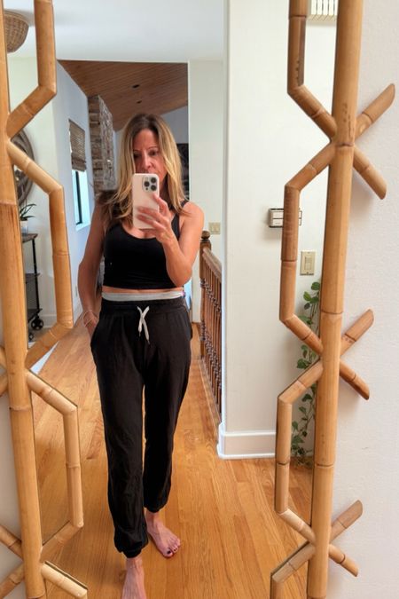 Love the double waistband situation on these Vuori Joggers. So flattering without compromising comfort! 🖤

#LTKfitness #LTKActive #LTKworkwear