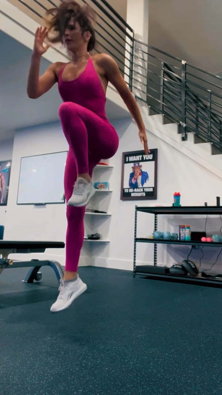 “Barrebell” gym fits! Tap below to shop!

#LTKVideo #LTKGiftGuide #LTKfitness