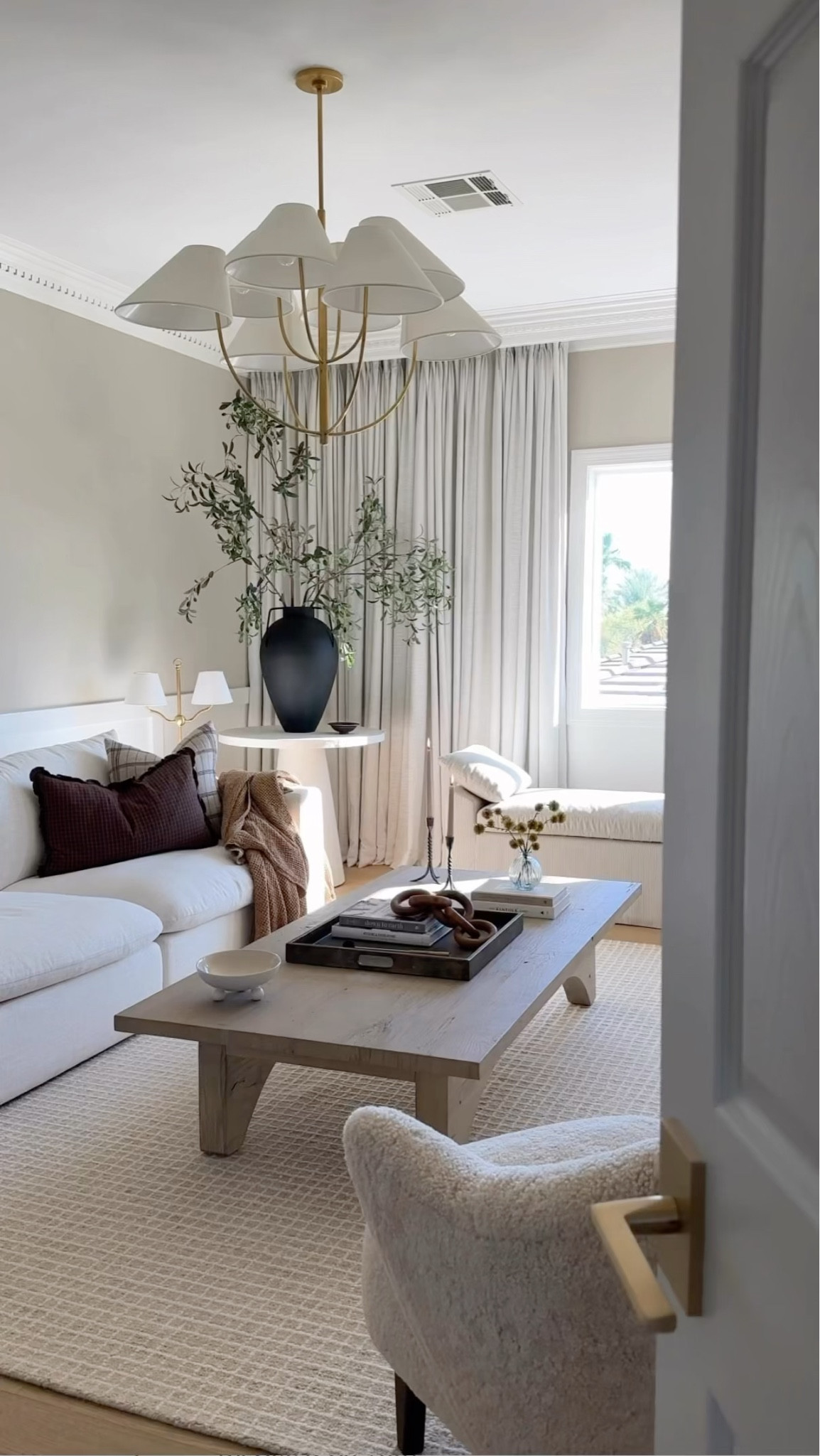 Living room 

#LTKmomlife #LTKHome #LTKdayinmylife