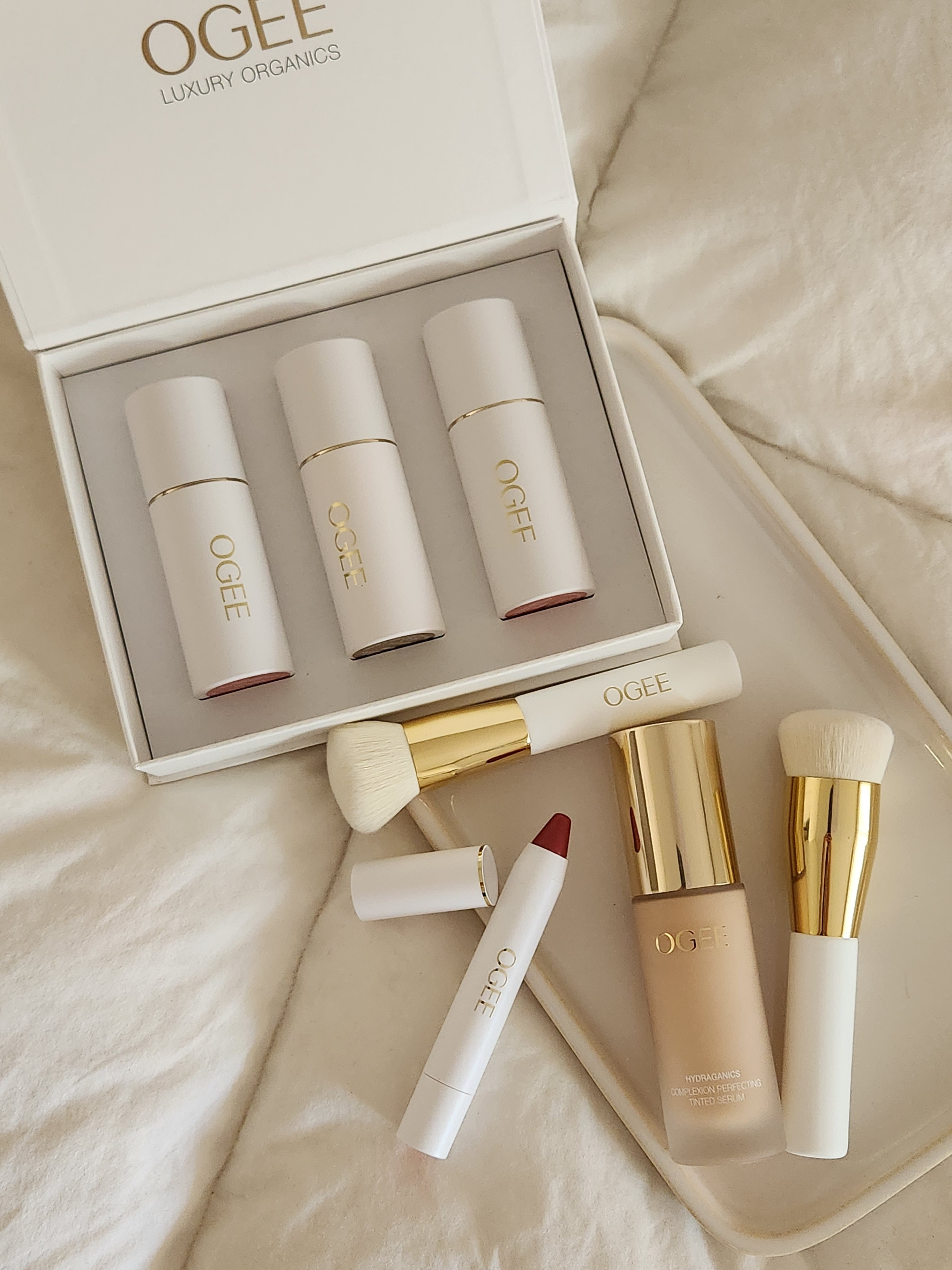 The golden contour collection is now my favorite! #ogeeglowbeyond #ogee #ogeebeauty 

#LTKBeauty #LTKStyleTip #LTKGiftGuide