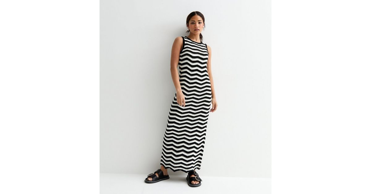 Petite Black Zig Zag Stitch Maxi Dress | New Look | New Look (UK)