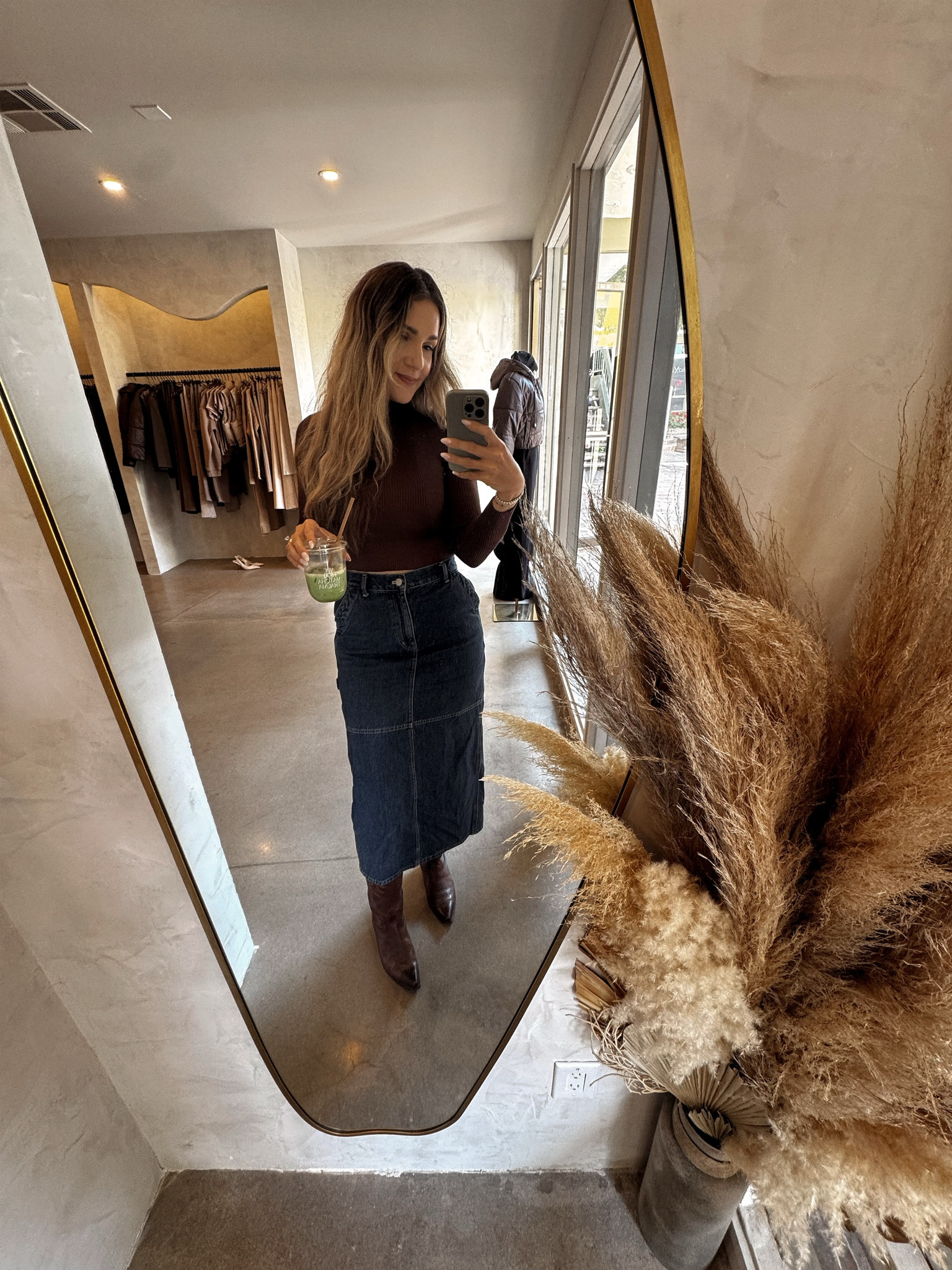 Turtle neck from @kaylienicole size M
Jean skirt  from madewell size 4 