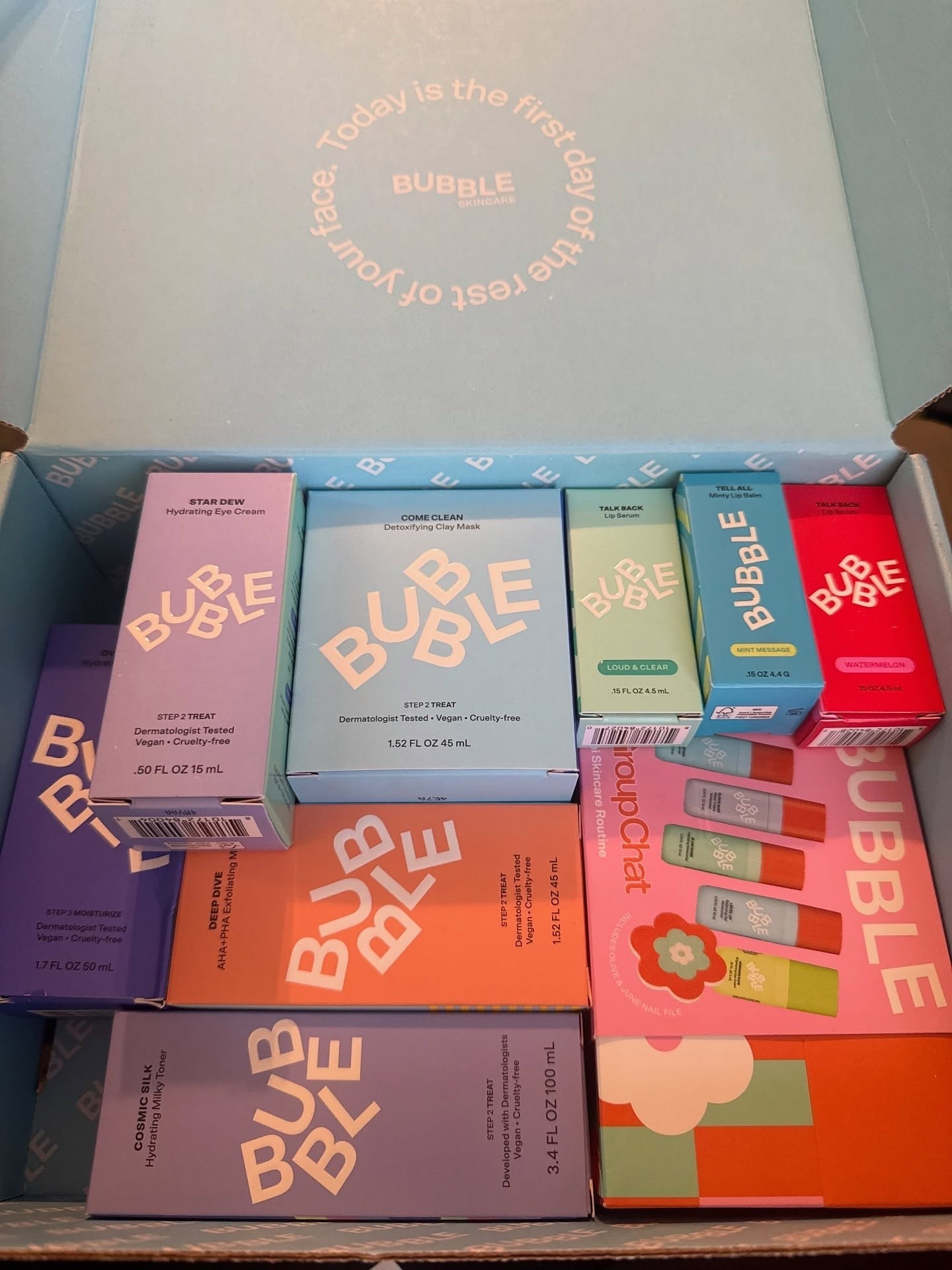 ✨Products that make me smile✨
Because taking care of myself, even for five quiet minutes, makes me a better mama. 💛
Lately, I’ve been obsessed with @bubble . Simple, gentle, and actually makes my skin feel alive again. #MomGlowMoments

🫧 What’s one small thing that’s been making you smile lately?
#bubble #bubbleskincare #selfcareformoms #momhacks #mommoment #skincareroutine #cozymomlife #momglow #selfcare #aestheticmom #momlifevibes #bubbleambassador