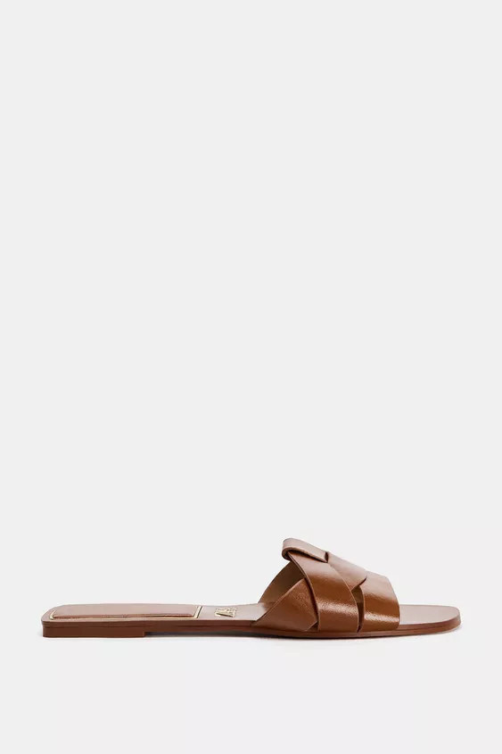 Flat leather sandals with a crossover strap detail on the front. Rounded toe.Sole height: 1 cm / ... | Zara UK