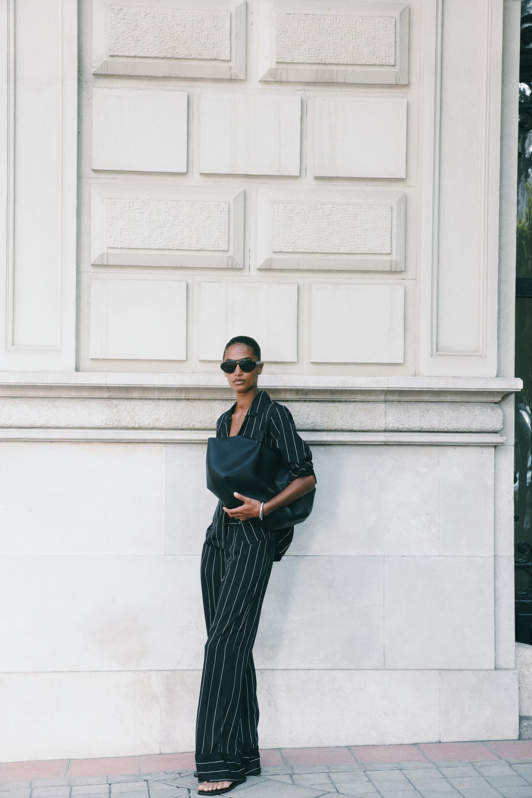 Loose-fit twill trousers | H&M (UK, MY, IN, SG, PH, TW, HK)