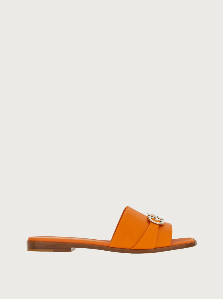 Flat slider with Gancini ornament | Ferragamo