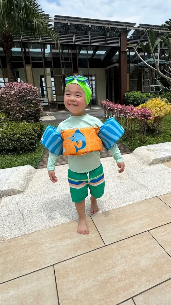 If you’re heading to a pool in Taiwan, don’t forget to pack a swim cap! Most places require one, but if you forget, they usually sell them on-site. Go for a fabric cap instead of latex. It’s MUCH more comfortable and easier to get on and off. We learned that the hard way last year! 

Happy swimming! 🏊‍♀️🇹🇼

#bilingualkids #taiwantrip #travelingwithkids #resortlife #swimmingpooltime #poolside #familytravels