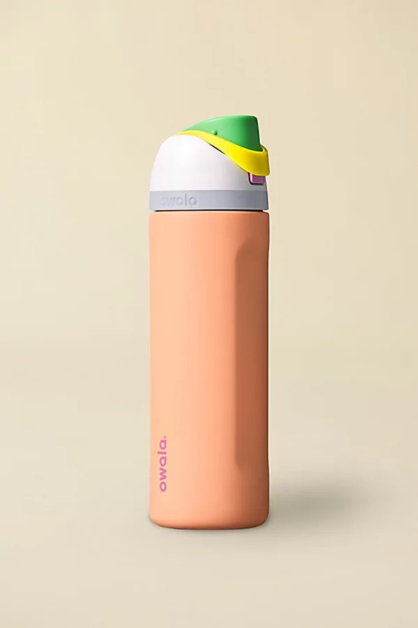 Owala FreeSip 24 oz Water Bottle in Peachy Keen at Urban Outfitters | Urban Outfitters (US and RoW)