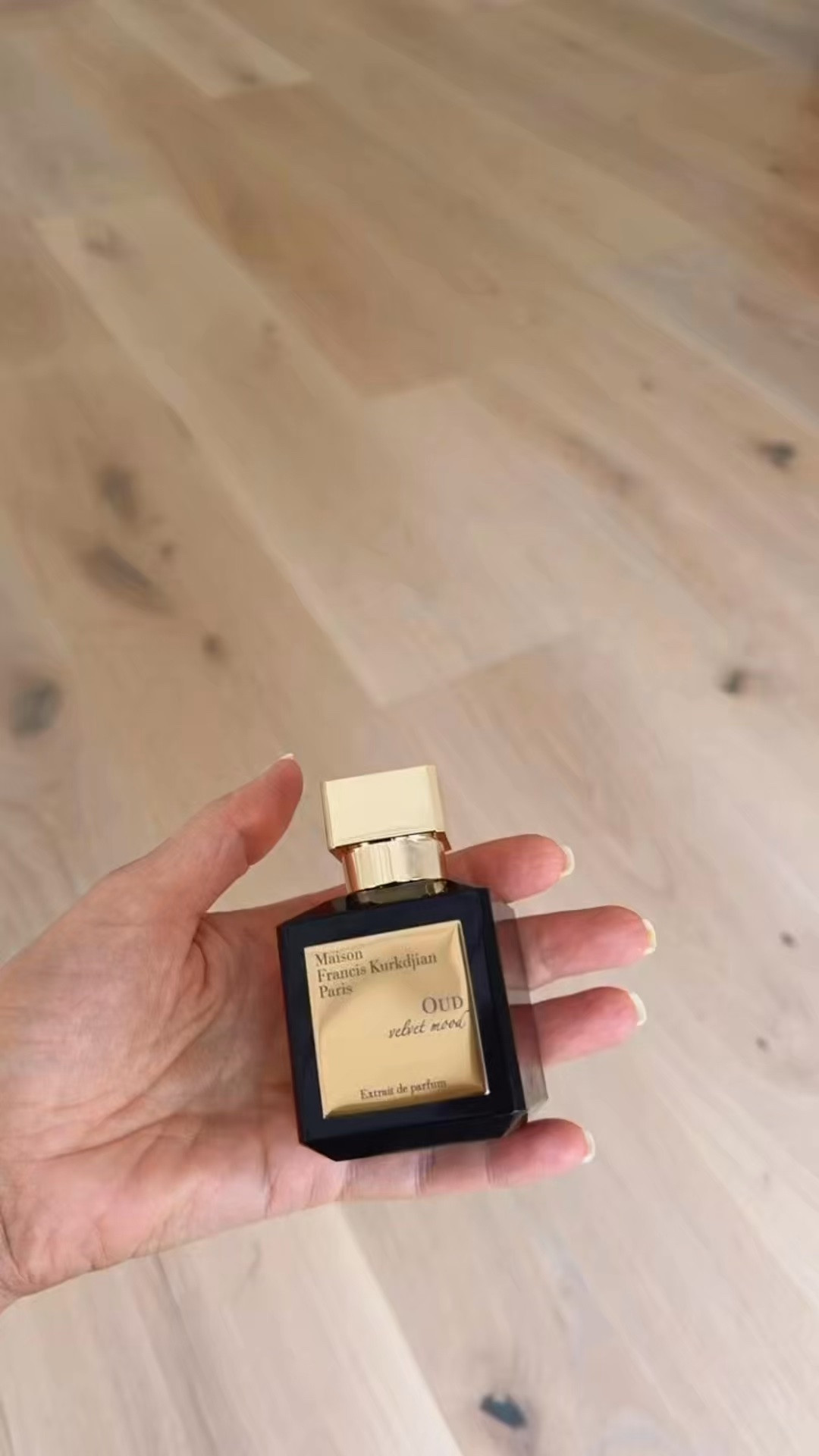 I found the perfect gift for that person who is hard to shop for! This perfume is so elegant and beautiful. I love the rich, velvety scent and it just recently launched!! ✨

@bloomingdales #bloomiespartner @maisonfranciskurkdijan