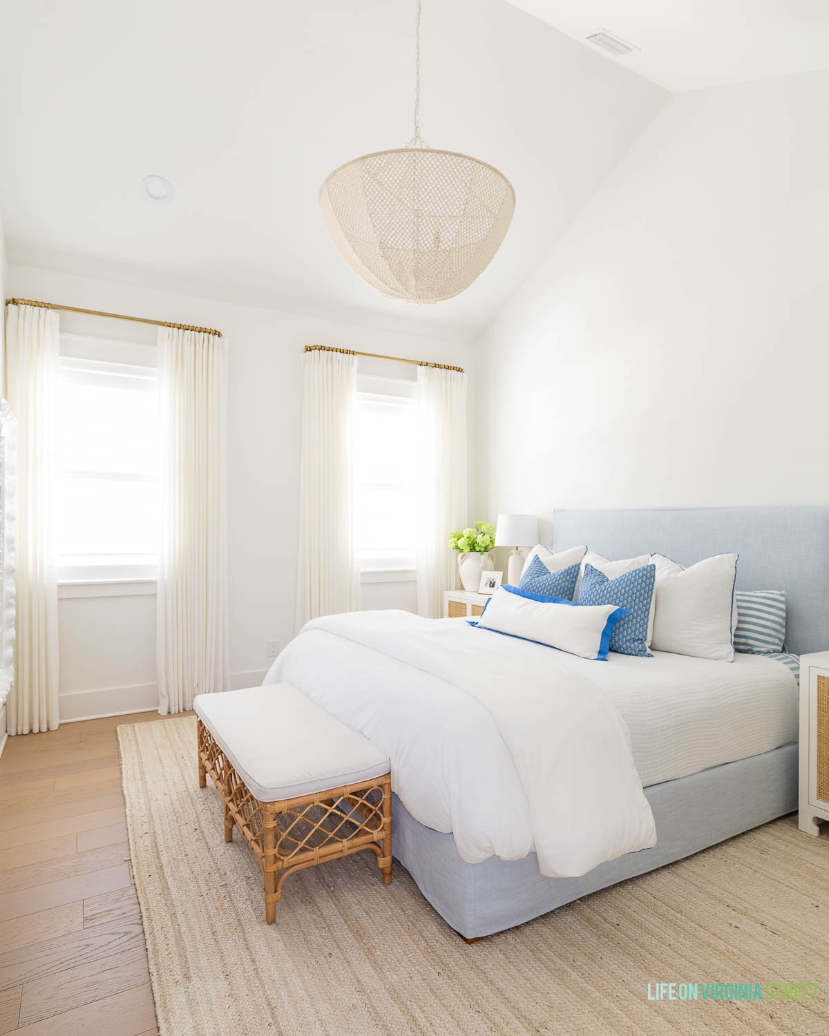 Modern coastal home bedroom decor  

 #LTKSeasonal #LTKHome