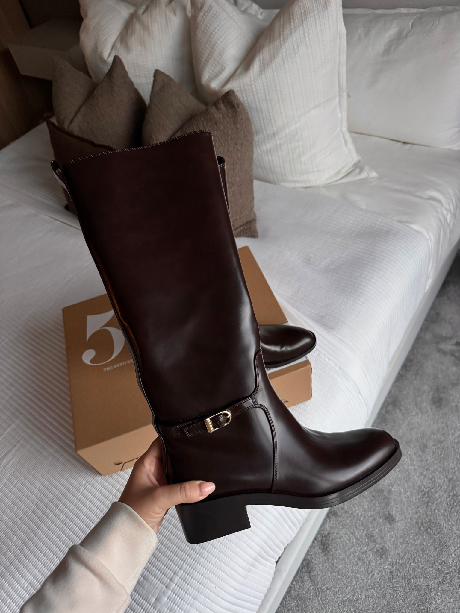 The perfect pair of brown boots for autumn / winter!

Knee high boots, winter boots, riding boots, Zara, Zara boots, brown boots

#LTKshoes #LTKautumn #LTKuk